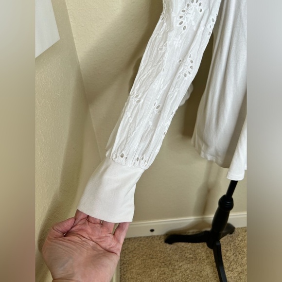 NTM: Entro Solid White Floral Eyelet Long Sleeve Top in Size Small - Picture 8 of 16